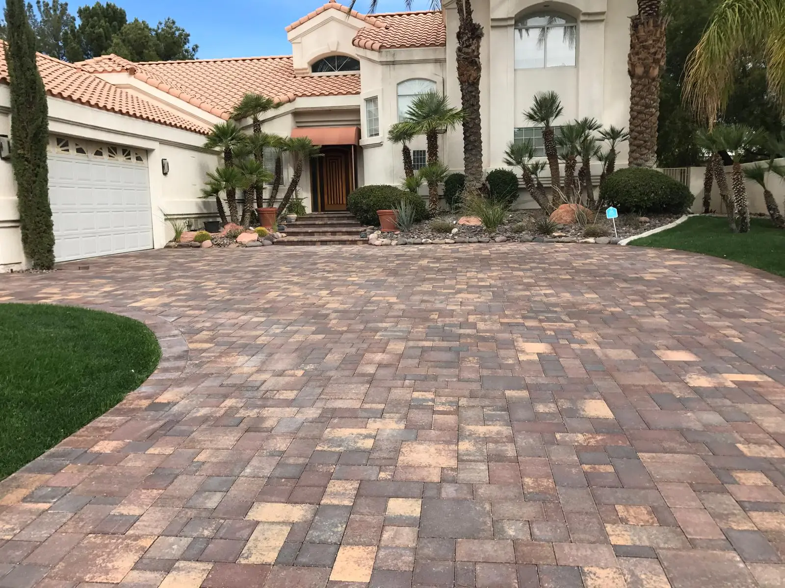 Paver driveway in Las Vegas in a classic charcoal paver blend