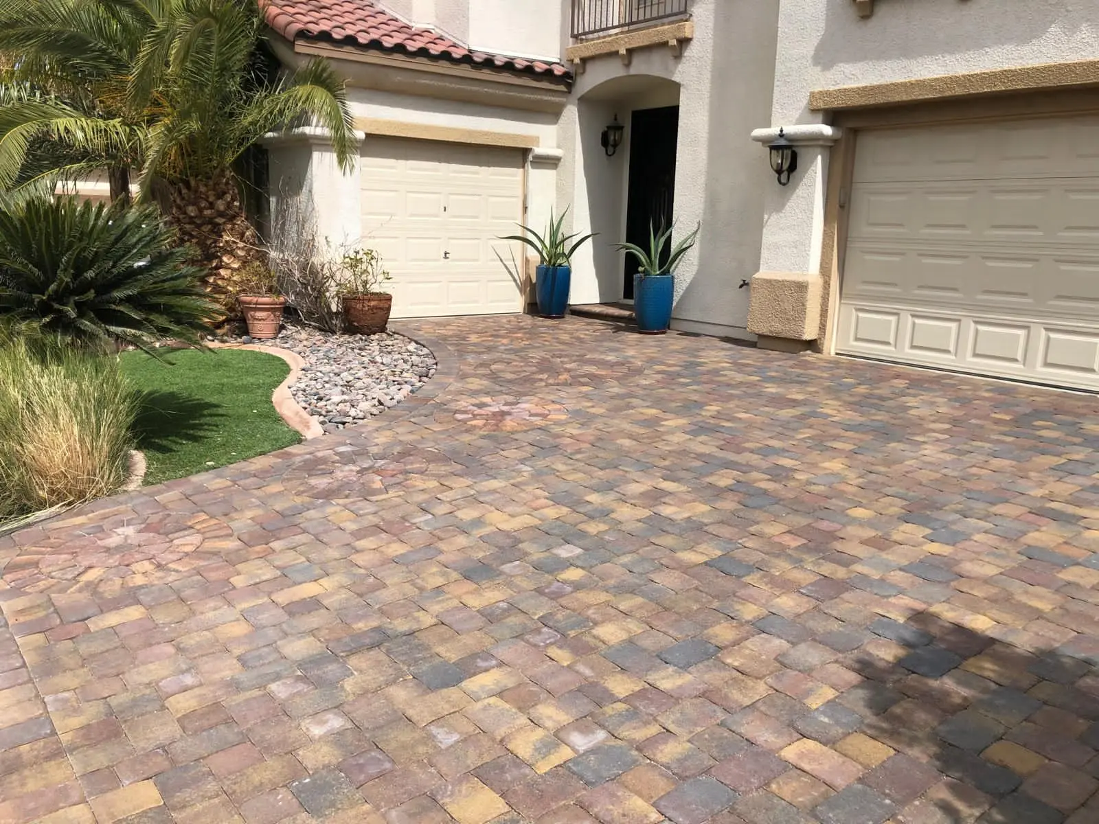 Paver driveway in Las Vegas engineered to carry vehicle weight without cracking