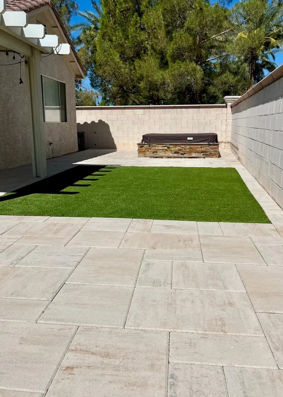 Paver patio in Las Vegas with clean geometric paver patterns