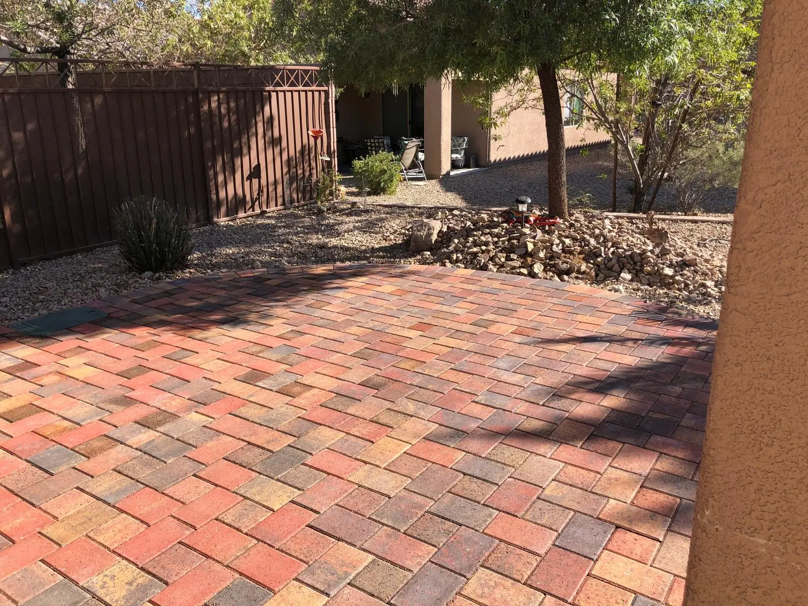 Paver patio in Las Vegas in a warm multi-tone paver blend
