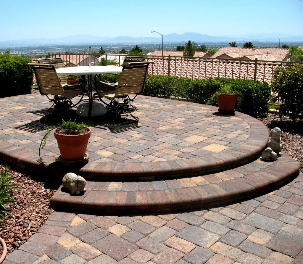 Paver steps in Las Vegas with a matching seating wall