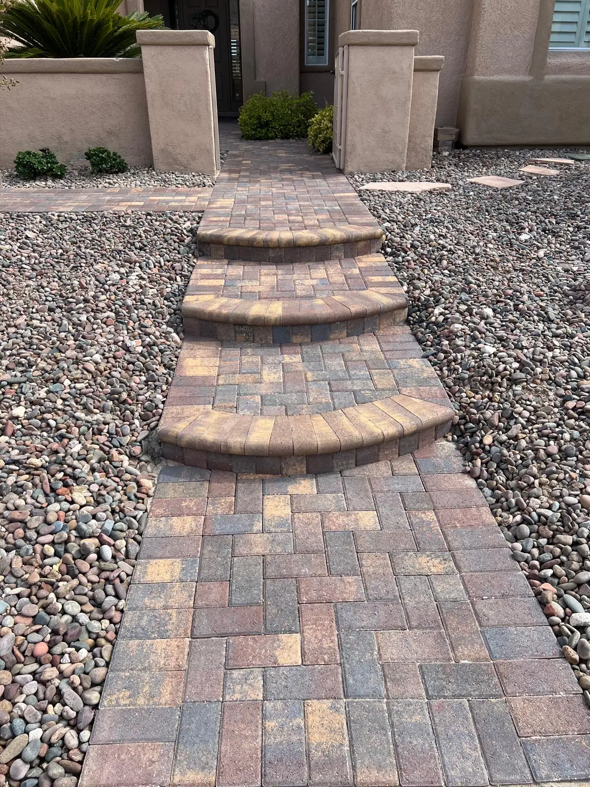 Paver steps in Las Vegas with a matching seating wall