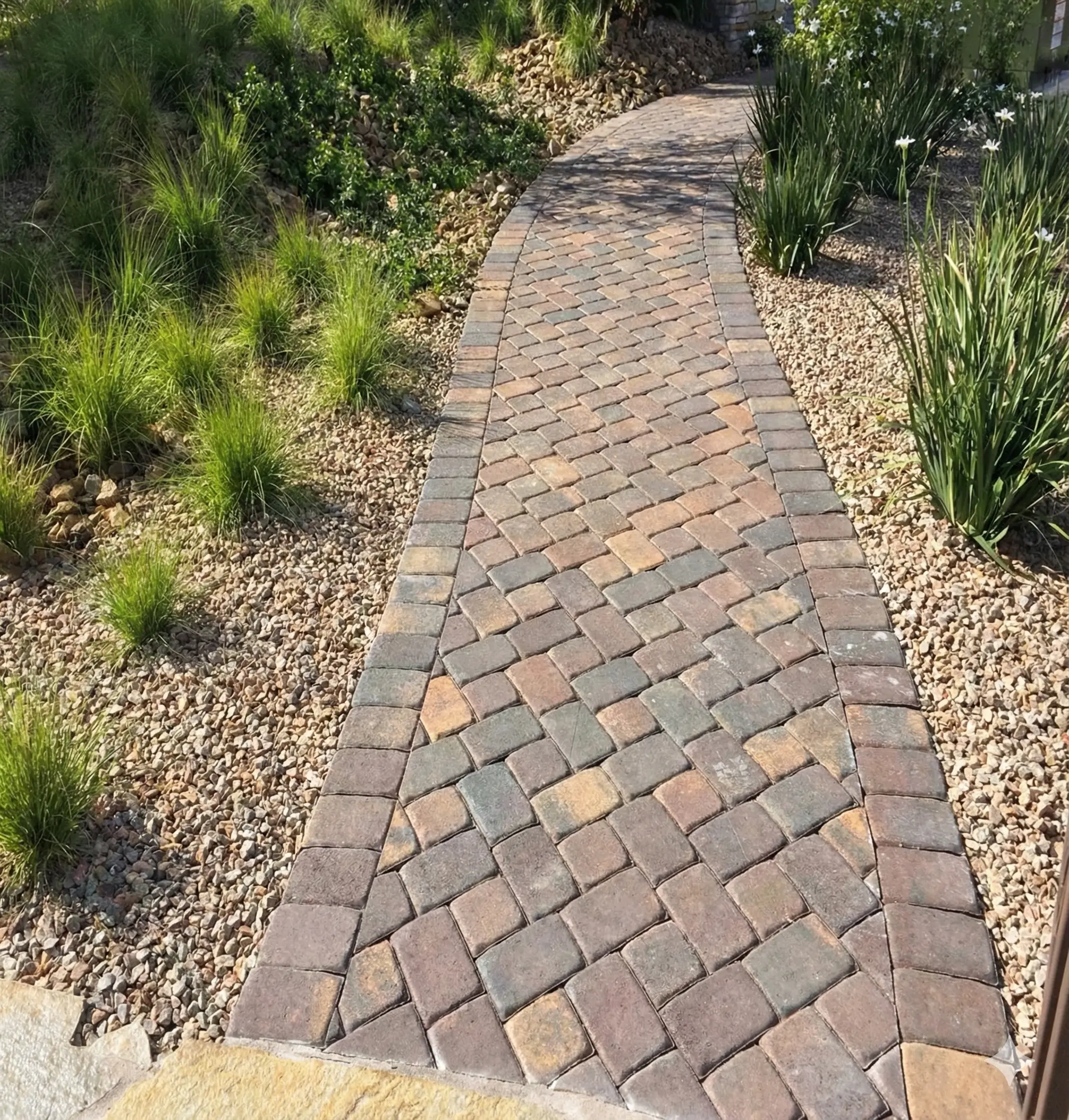 Paver walkway in Las Vegas with a contrasting paver border